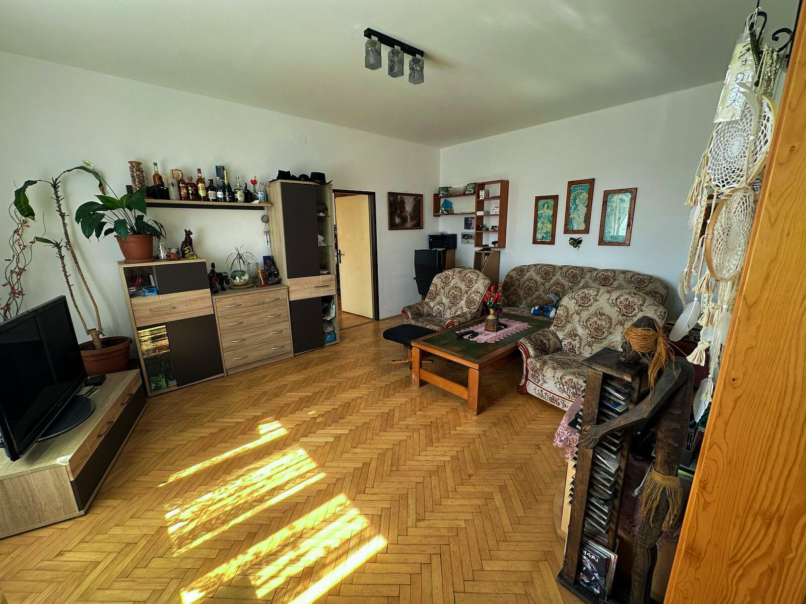 Rodinný dům 3+1 po kompletní rekonstrukci, bazén, pergola s venkovní kuchyní, Blatná