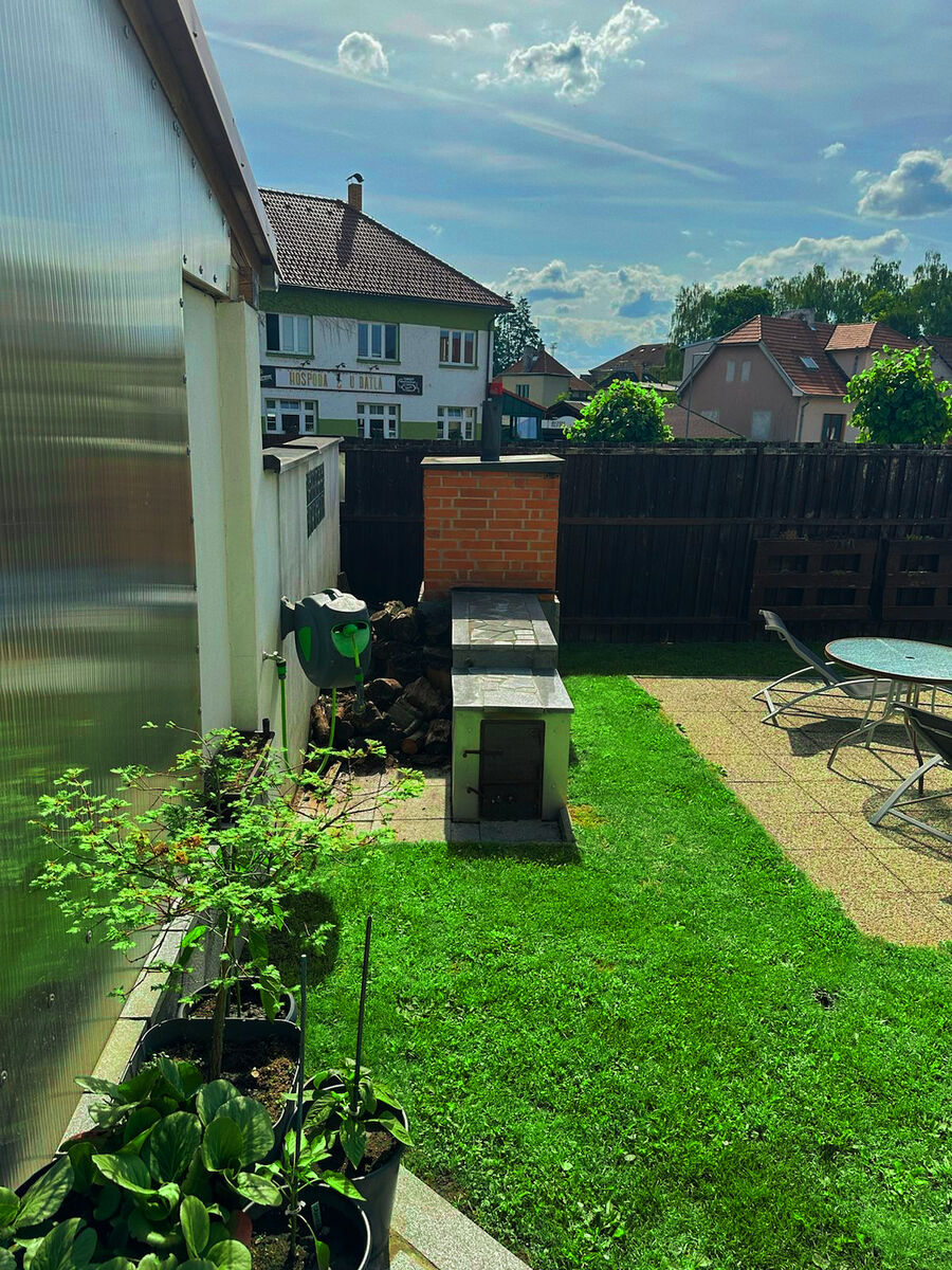 Rodinný dům 3+1 po kompletní rekonstrukci, bazén, pergola s venkovní kuchyní, Blatná