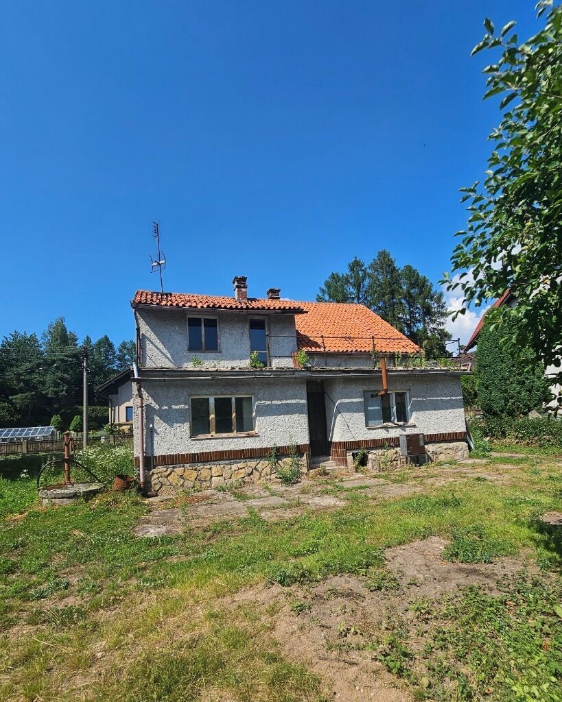 Rodinný dům s rozlehlým pozemkem 1 403 m², dvěma příjezdy a platným demoličním povolením