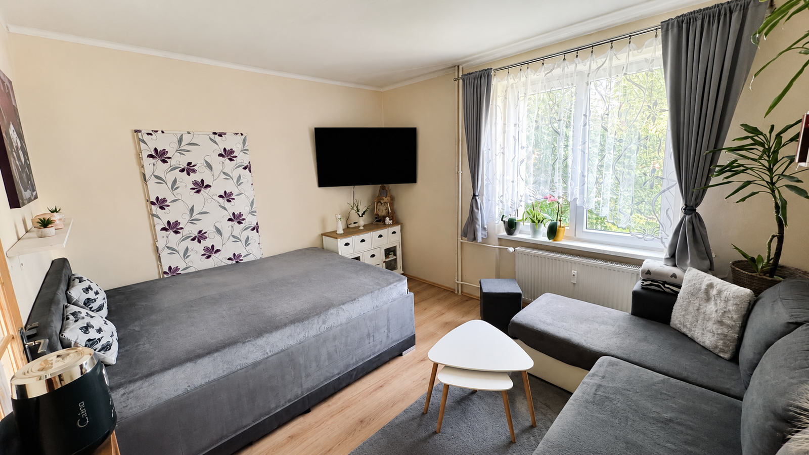 Prodej bytu 2+1 s balkonem a zděnou garáží – Jihlava, ul. Evžena Rošického